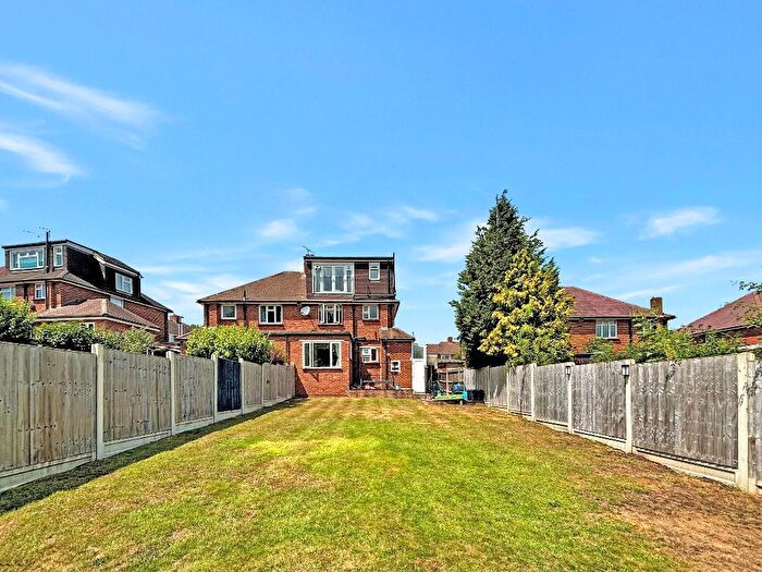 4 Bedroom Semi Detached House For Sale In Rawlins Close, Selsdon, South Croydon, CR2