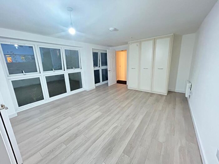 1 Bedroom Flat To Rent In Camden Road, London, N7