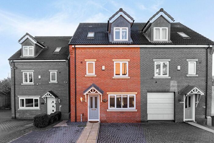 4 Bedroom Semi Detached House For Sale In Brookroyd View, Birstall, Batley, WF17