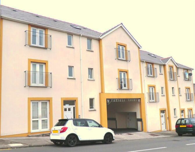 2 Bedroom Flat To Rent In Pembroke Street, Pembroke Dock, SA72