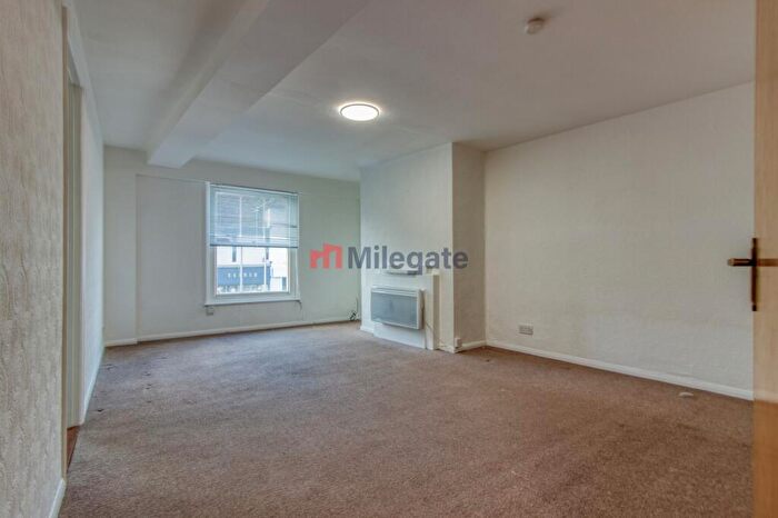 2 Bedroom Flat To Rent In Market Place, Great Dunmow, CM6