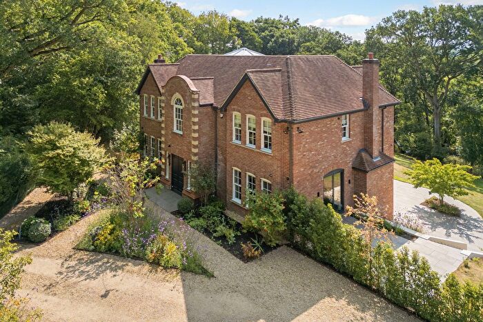 5 Bedroom Detached House For Sale In Basingstoke Road, Newbury, RG19