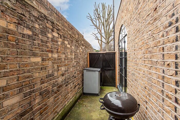 1 Bedroom Flat For Sale In Schoolbell Mews, London, E3