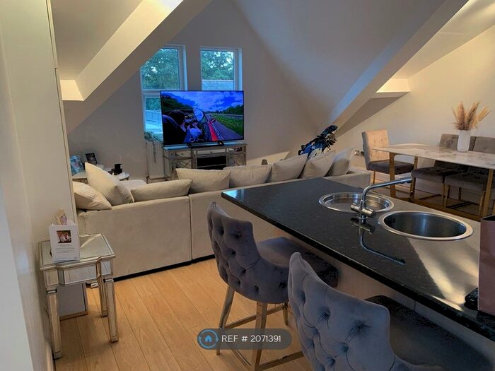 1 Bedroom Flat To Rent In Queens Road, Essex, IG9