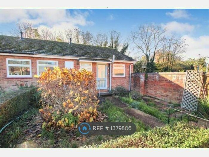 2 Bedroom Bungalow To Rent In Granhams Close, Great Shelford, Cambridge, CB22