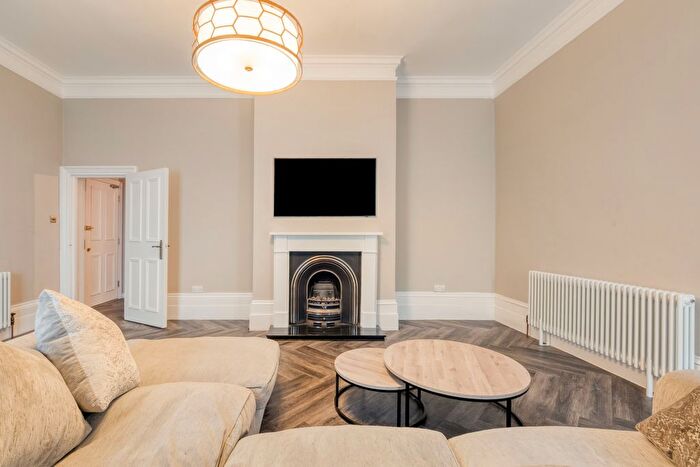 3 Bedroom Flat For Sale In Cheam, Sutton, SM2