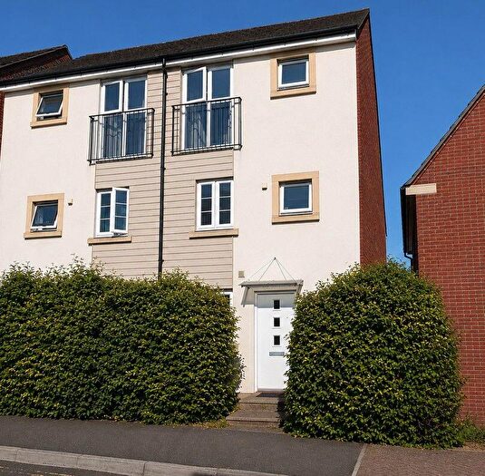 3 Bedroom Town House For Sale In Sinclair Drive, Basingatoke, RG21