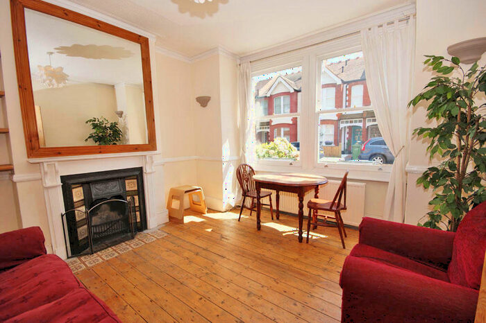2 Bedroom Flat To Rent In Playfield Crescent, SE22