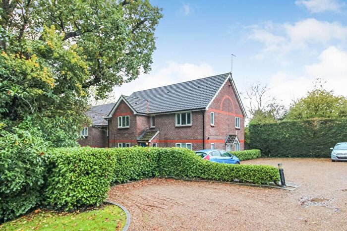 1 Bedroom Flat For Sale In Old Horsham Road, Crawley, West Sussex., RH11