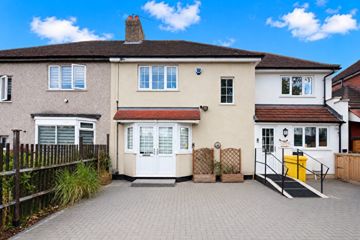 3 Bedroom House To Rent In Squirrels Heath Road, Romford, RM3