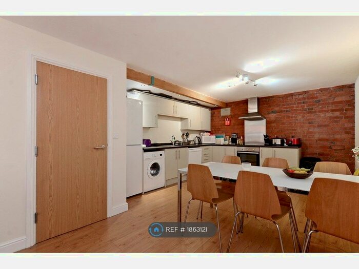 5 Bedroom Flat To Rent In Bells Square, Sheffield, S1
