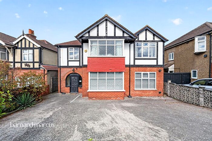 5 Bedroom Detached House For Sale In Tolworth Rise North, Surbiton, KT5