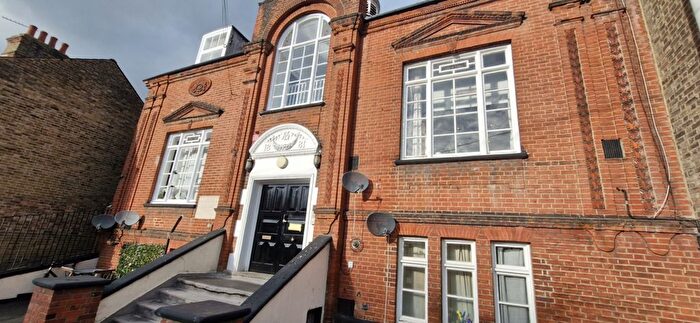 2 Bedroom Flat To Rent In Uplands Close, London, SE18