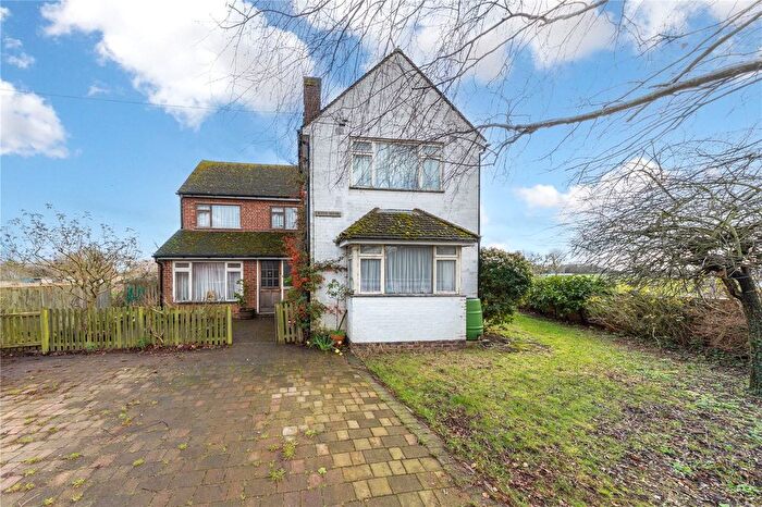 4 Bedroom Detached House For Sale In Willen Road, Newport Pagnell, Buckinghamshire, MK16