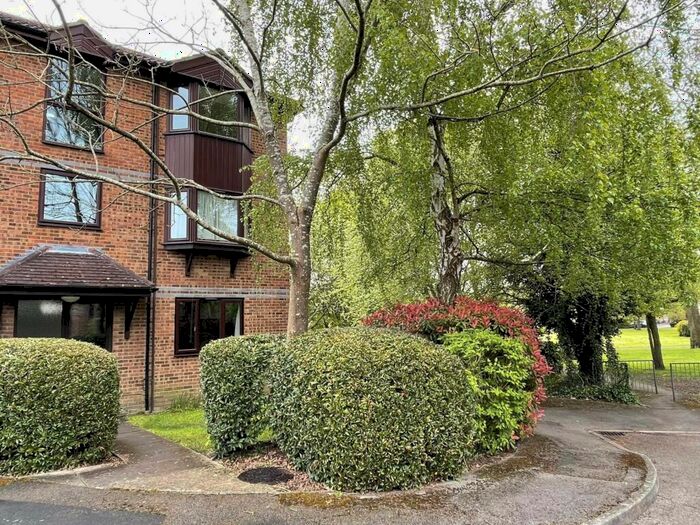 1 Bedroom Apartment To Rent In Swaledale Gardens, Fleet, GU51