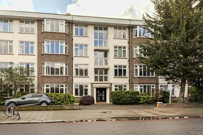 2 Bedroom Flat To Rent In The Grove, St. Margarets Road, St Margarets, Twickenham, TW1