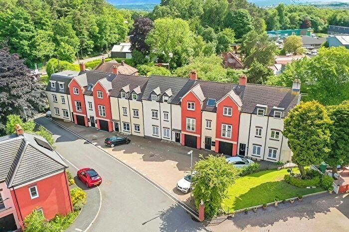 2 Bedroom Flat To Rent In Heath Hill, Dawley, Telford, Shropshire, TF4