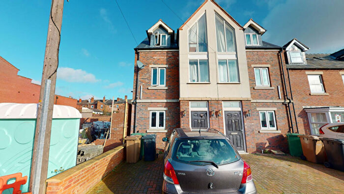3 Bedroom Terraced House To Rent In Beds & Bathrooms - Blenheim Road | Student House | /, LN1