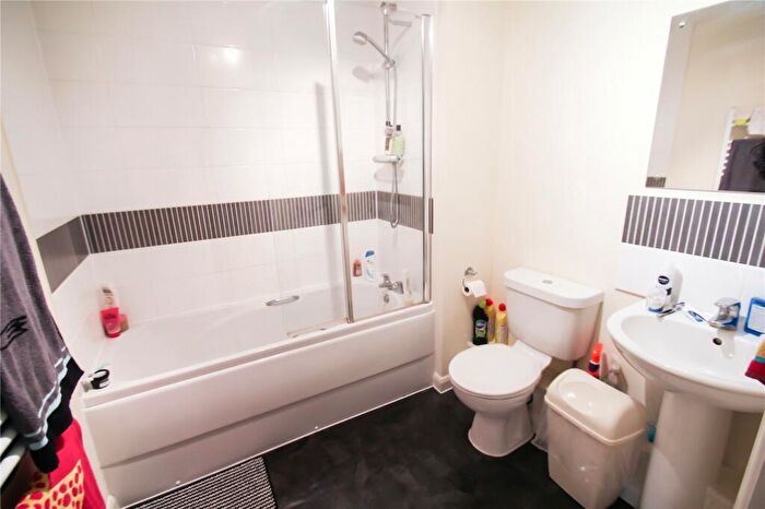 2 Bedroom Apartment To Rent In Marriotts Walk, Witney, Oxfordshire, OX28