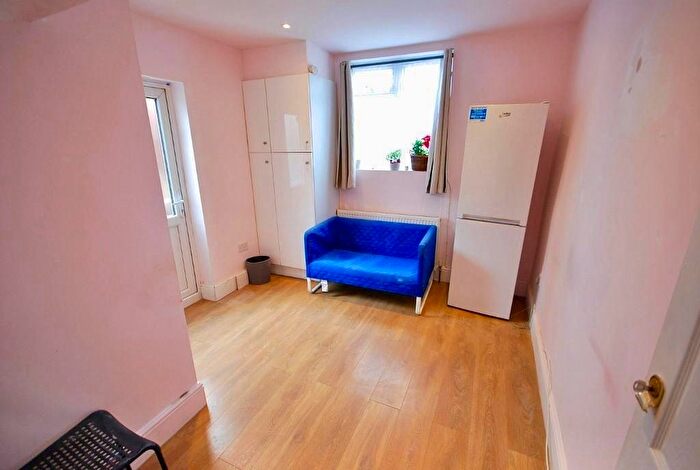 2 Bedroom Flat To Rent In Bridgewater Road, Wembley, Greater London, HA0