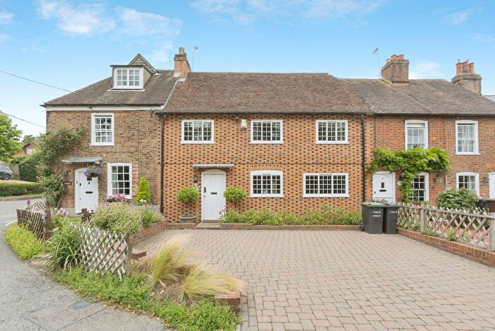 3 Bedroom Terraced House For Sale In Tanyard Hill, Gravesend, Kent, DA12