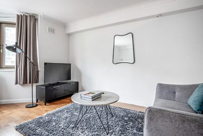 Studio To Rent In Portsoken Street, London, E1