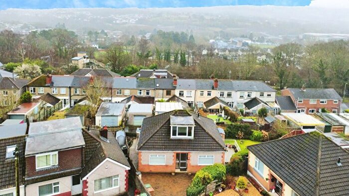 3 Bedroom Detached Bungalow For Sale In Tyn-y-coed, Ystrad Mynach, CF82