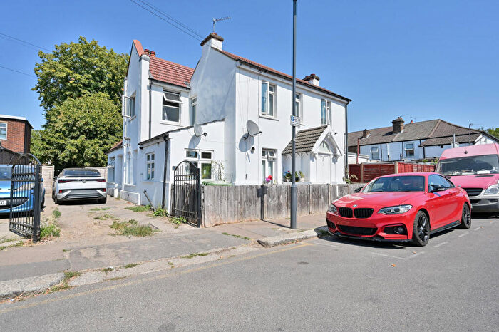 1 Bedroom Flat For Sale In Peel Road, Harrow, HA3