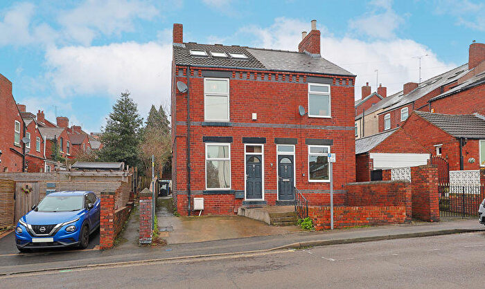 3 Bedroom Semi Detached House For Sale In Albion Road, Chesterfield, S40