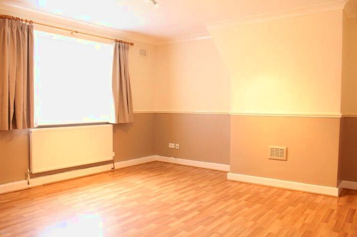 2 Bedroom Ground Flat To Rent In Carthorpe Arch, Eccles New Road, M5