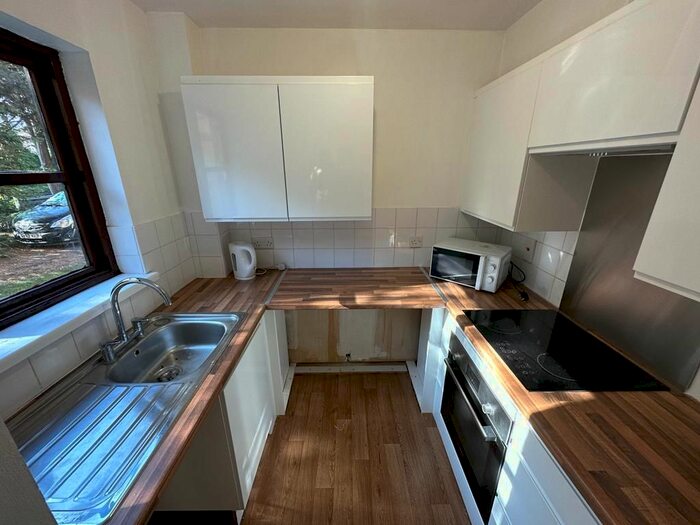 1 Bedroom Flat To Rent In Hickory Close, London, N9