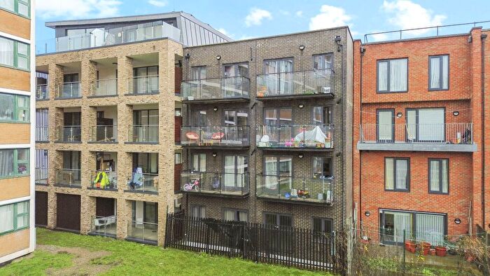 2 Bedroom Flat For Sale In Flat, Define House, Hessel Street, London, E1