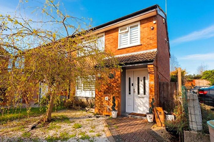 3 Bedroom Semi Detached House For Sale In Finians Close, Hillingdon, UB10