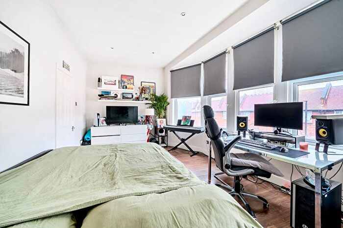 Studio For Sale In Green Lanes, Enfield, London, N21