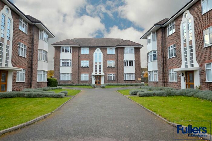 2 Bedroom Flat To Rent In Chase Road, London, N14