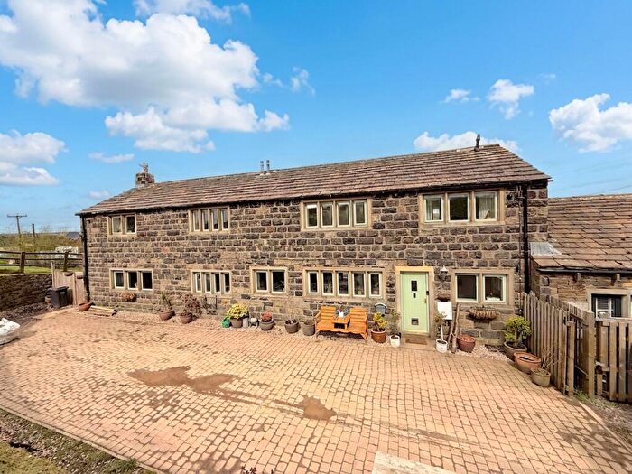 4 Bedroom Semi Detached House To Rent In Balkram Edge Road, Halifax, HX2