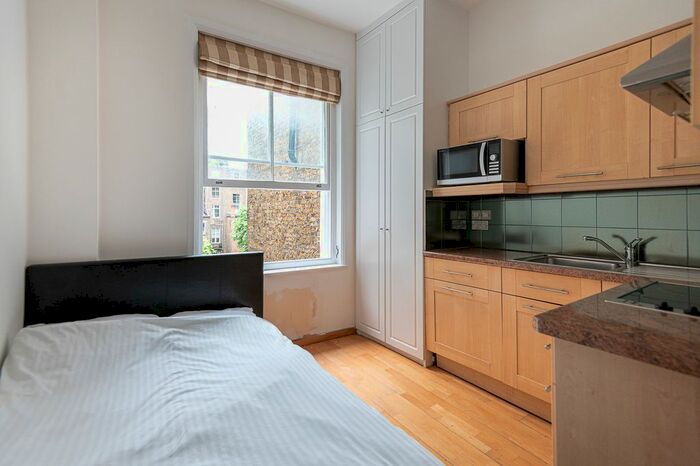 Studio To Rent In St Stephens Gardens, Bayswater / Royal Oak, W2