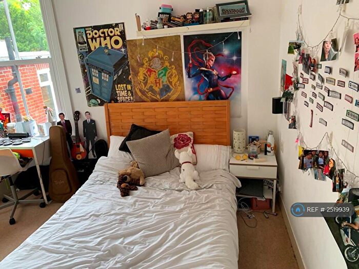 3 Bedroom Flat To Rent In Lyric Rd, London, SW13