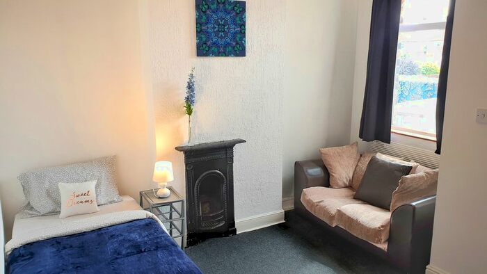 Studio To Rent In Walsall Road, Darlaston, WS10