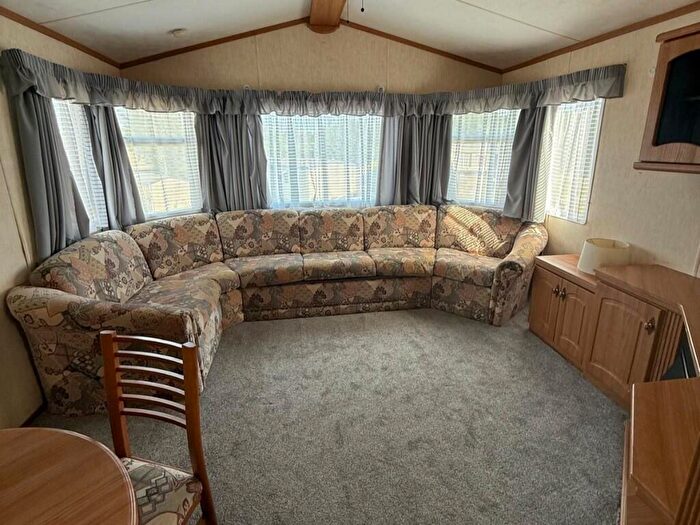 2 Bedroom Park Home To Rent In Victoria Road, BN27