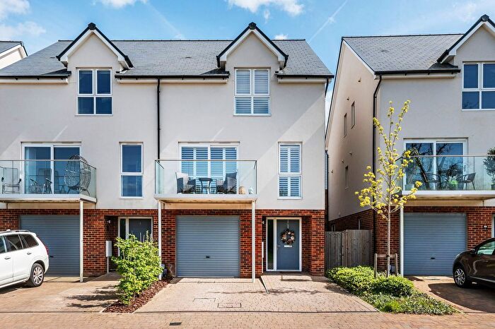 4 Bedroom Semi Detached House For Sale In Elsanta Close, Tunbridge Wells, TN2