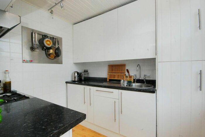 1 Bedroom Flat To Rent In Hartham Road, Islington, London, N7