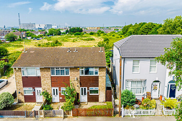 2 Bedroom End Of Terrace House For Sale In Parker Road, Grays, RM17