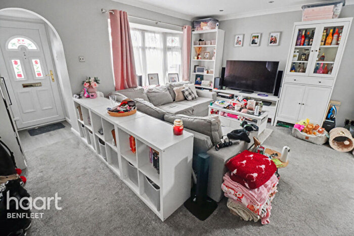 1 Bedroom Detached Bungalow For Sale In Delfzul Road, Canvey Island, SS8