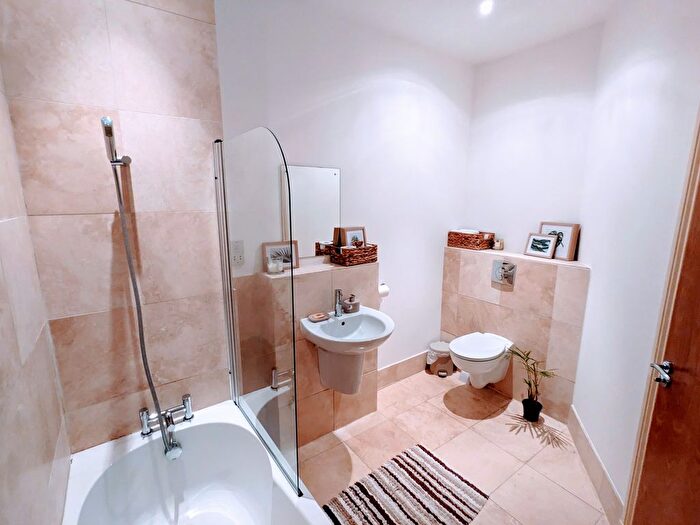 2 Bedroom Flat To Rent In Apartment, The Old Schoolhouse, - Beresford Road, Prenton, CH43