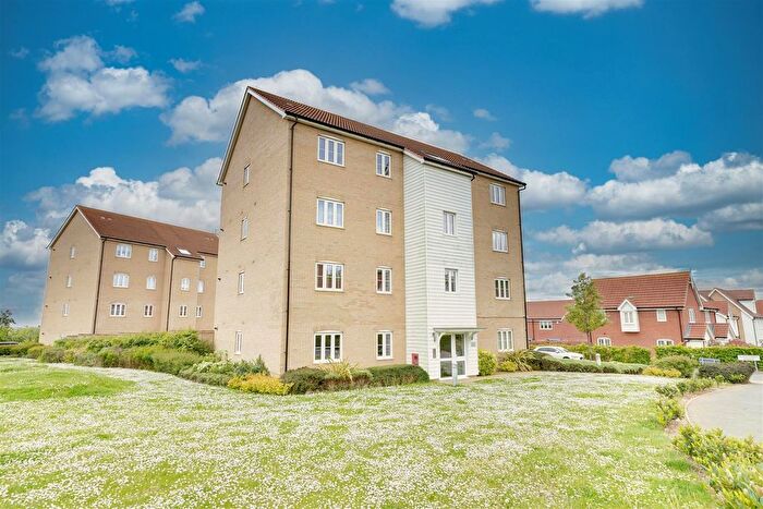 2 Bedroom Flat For Sale In Blackthorn Avenue, Chigwell, IG7