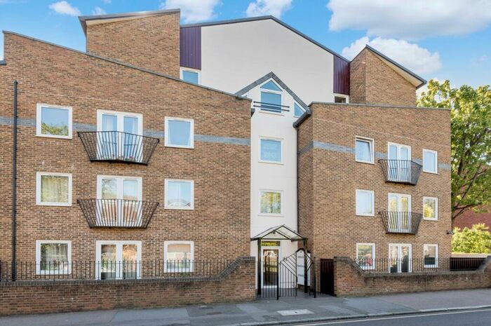 2 Bedroom Flat To Rent In Dacre Park London, SE13