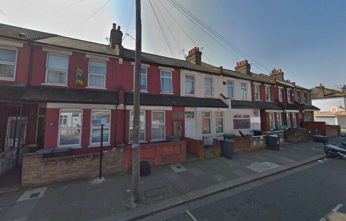 5 Bedroom Flat To Rent In Thackery Avenue, London, Tottenham N17