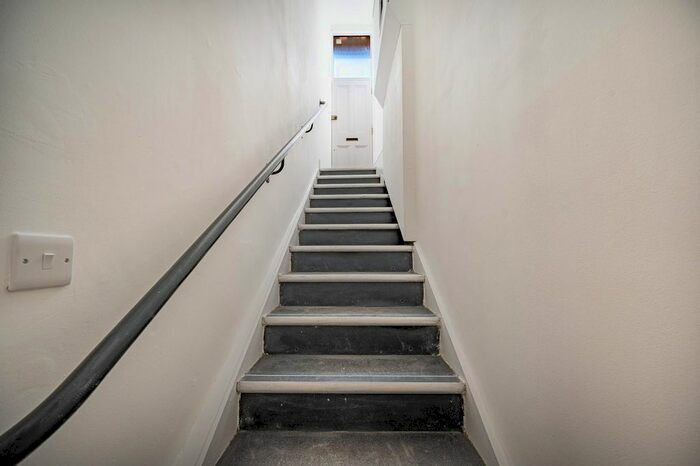 2 Bedroom Flat To Rent In High Street, Dunmow, CM6