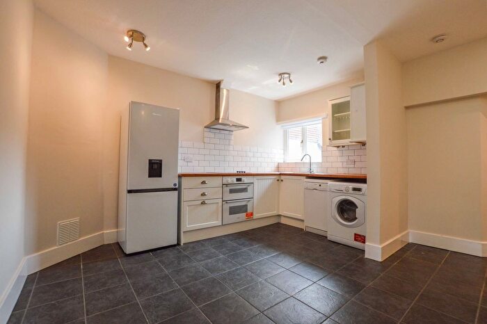 2 Bedroom Maisonette To Rent In Old Woking Road, West Byfleet, Surrey, KT14